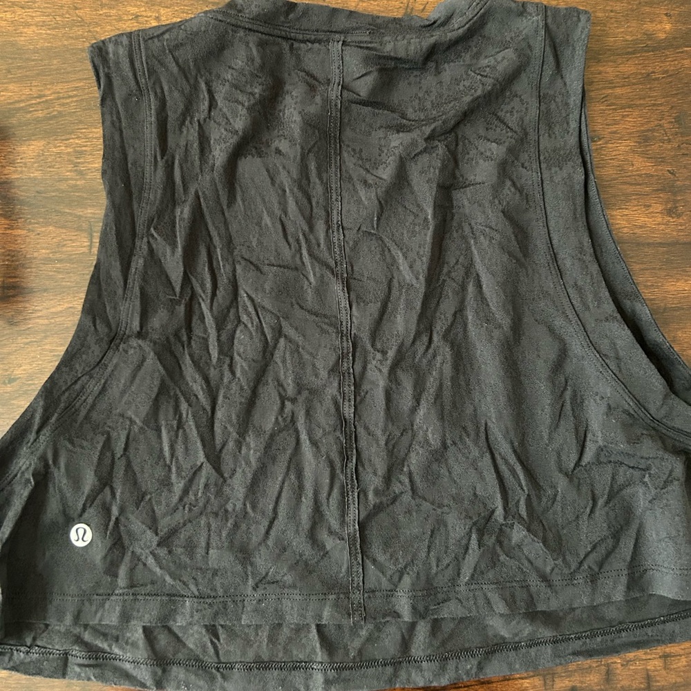 Lululemon crop muscle tank